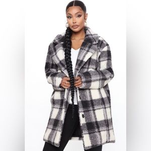 Fashion Nova-Spring plaid coat- Black/Combo.           Size: S.comfortable coat
